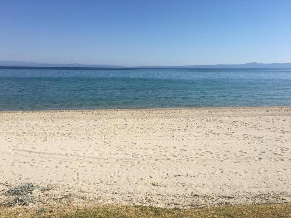 Beach Front Apartment In Pefkochori Exterior foto